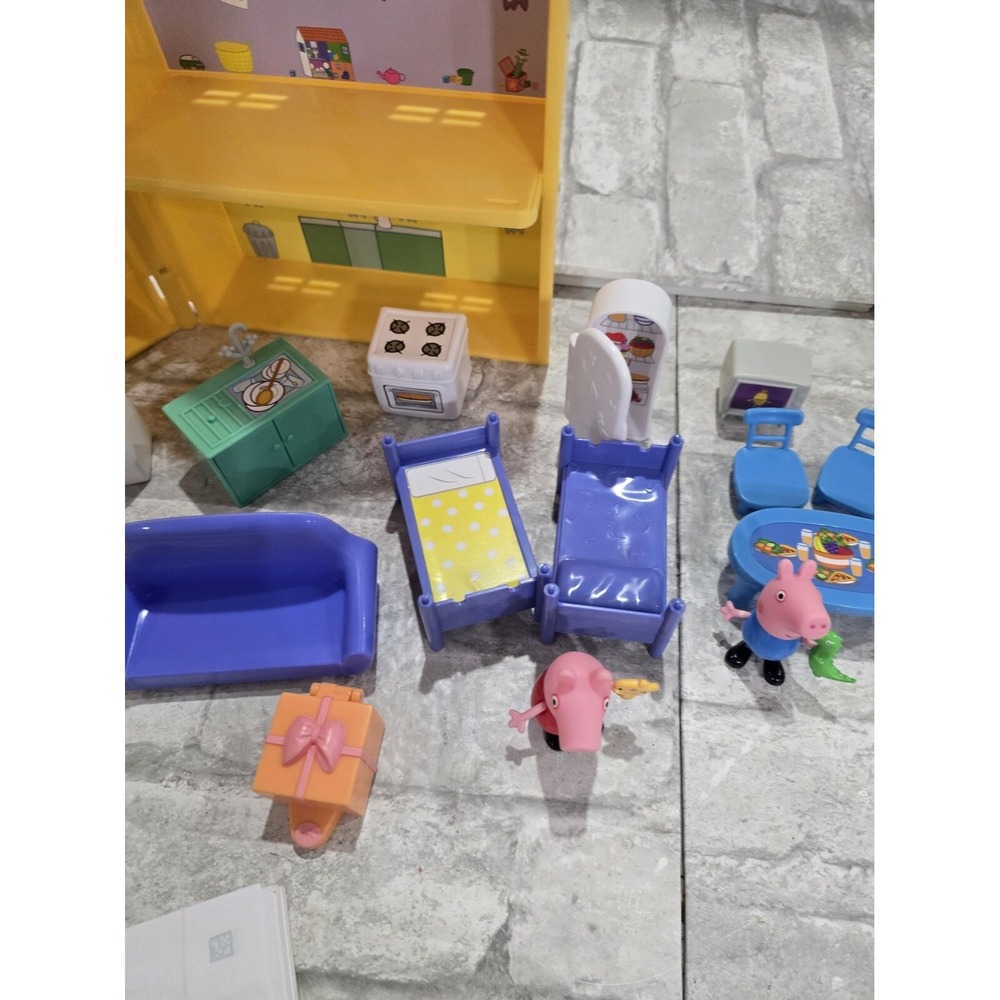 Peppa Pig House with Yellow Van Vehicle, 13 Furniture Accessories Kitchen Bathro - Picture 6 of 10